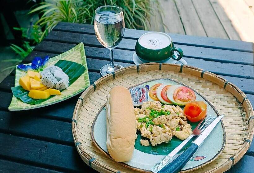 פנסיון Ou River House