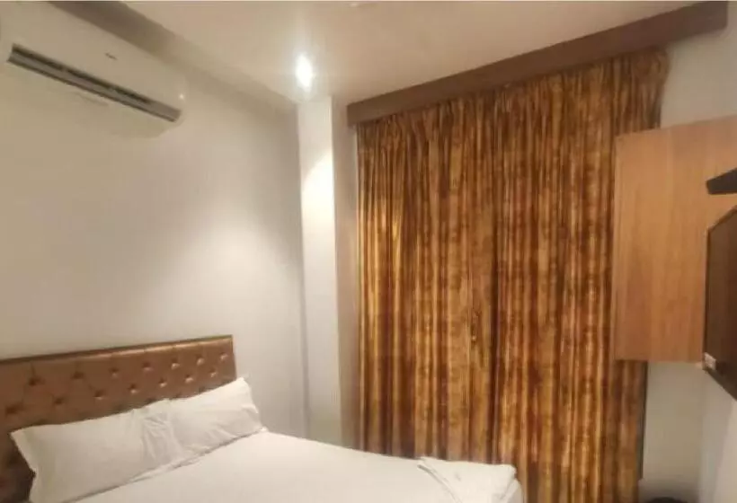 ホテル Golden Oak Lodging By Wb Inn