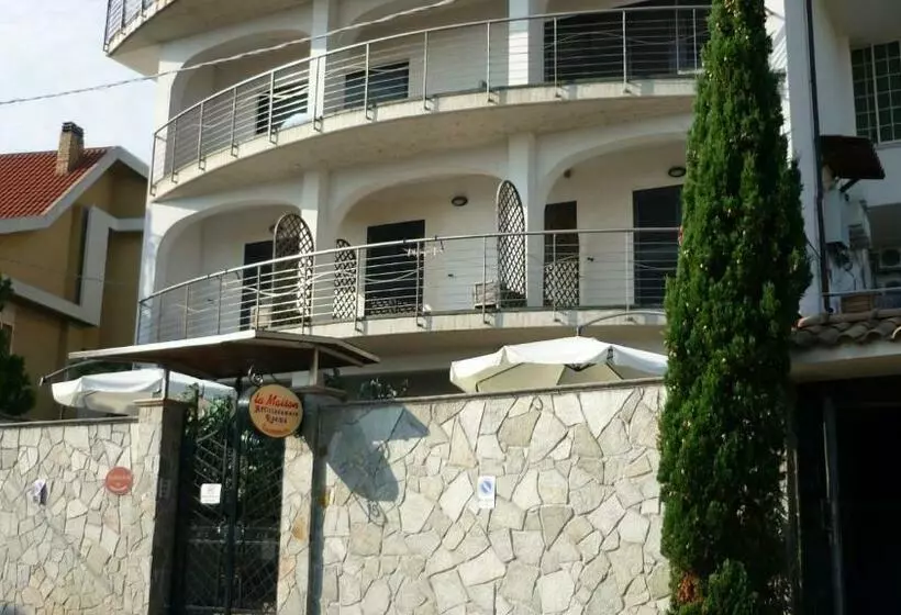 ペンション La Maison