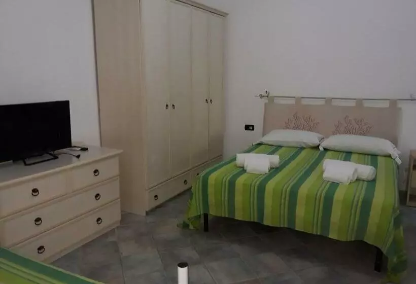 ペンション Room In Guest Room   Super Comfort Room In Sardinia   Italy