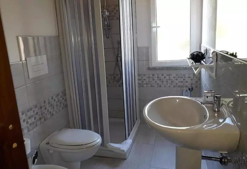 ペンション Room In Guest Room   Super Comfort Room In Sardinia   Italy