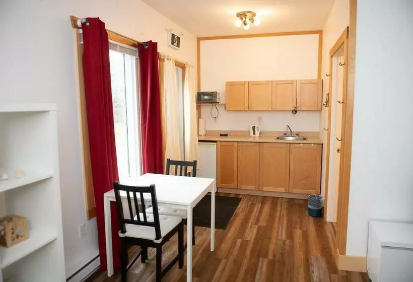 Retkeilymaja Pepperell Place Inn Inc