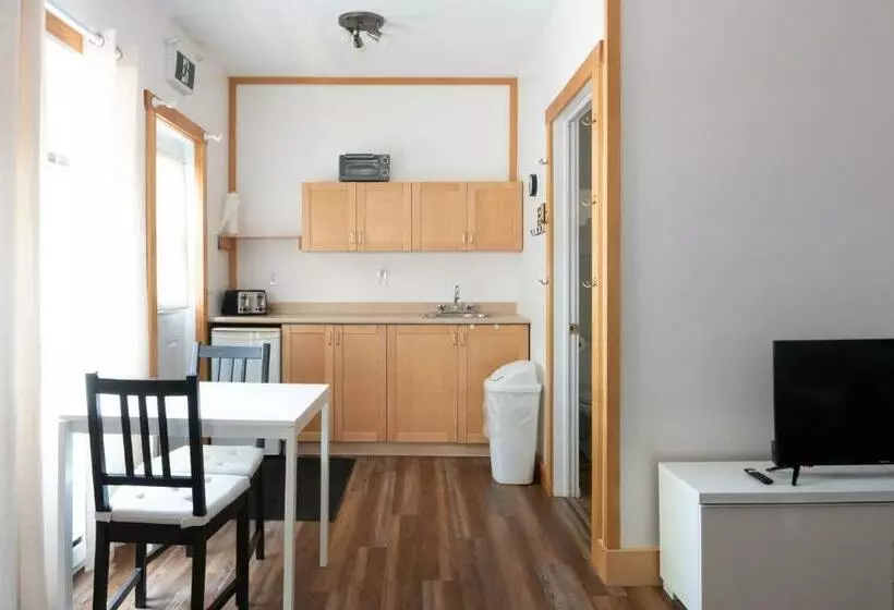 Retkeilymaja Pepperell Place Inn Inc