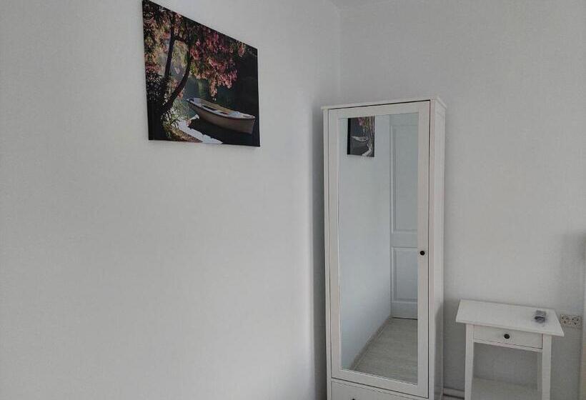 펜션 Vila De Pe Lac Amara