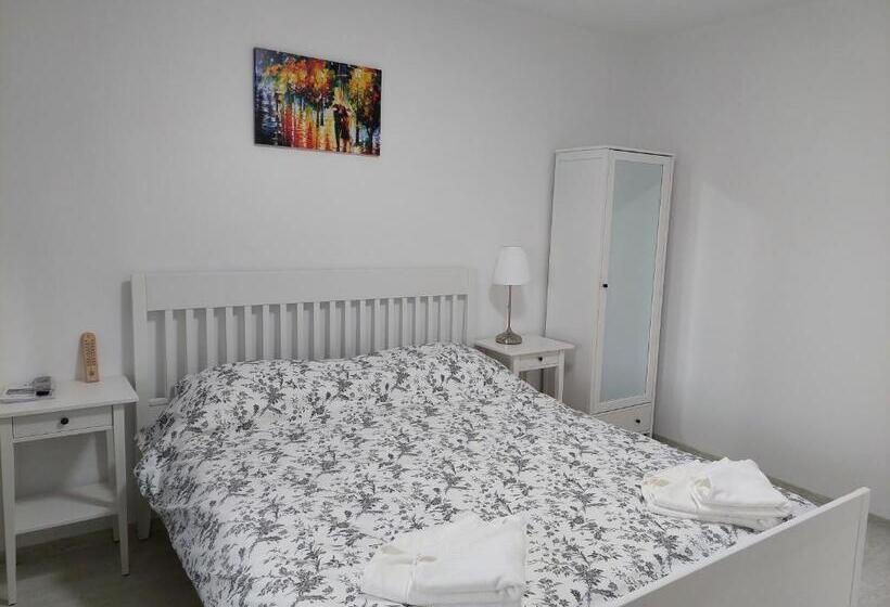 펜션 Vila De Pe Lac Amara