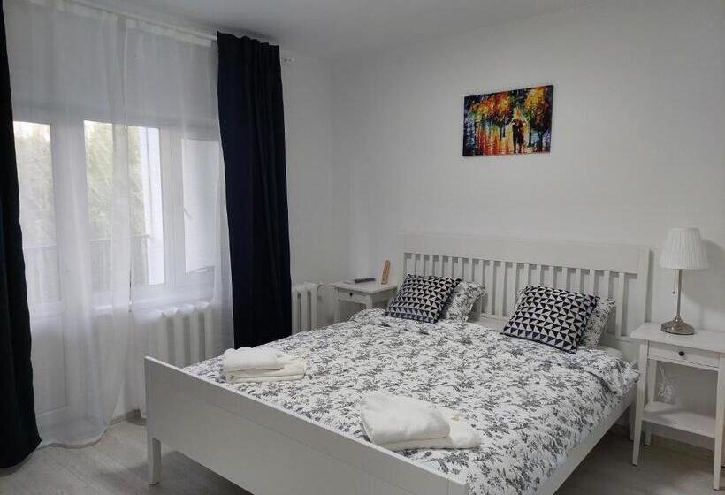 펜션 Vila De Pe Lac Amara