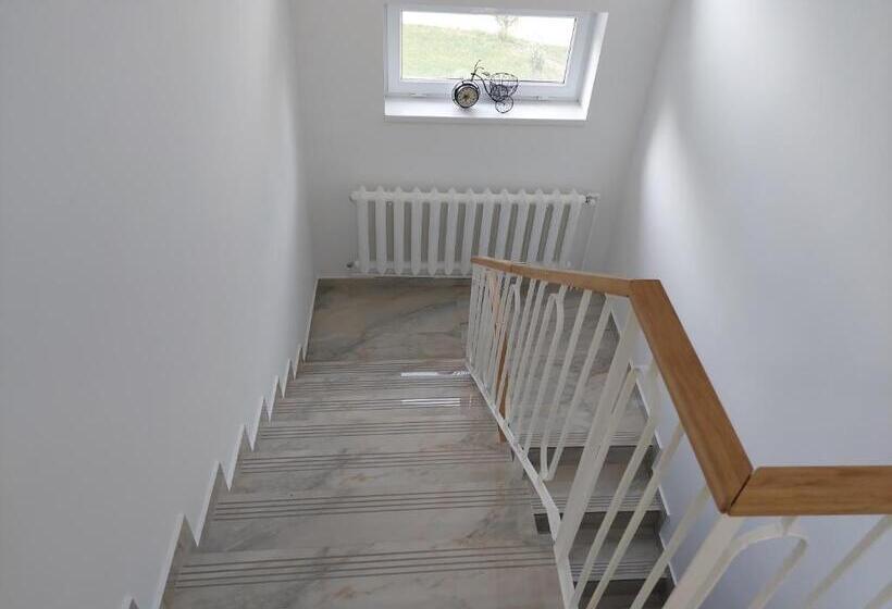 펜션 Vila De Pe Lac Amara