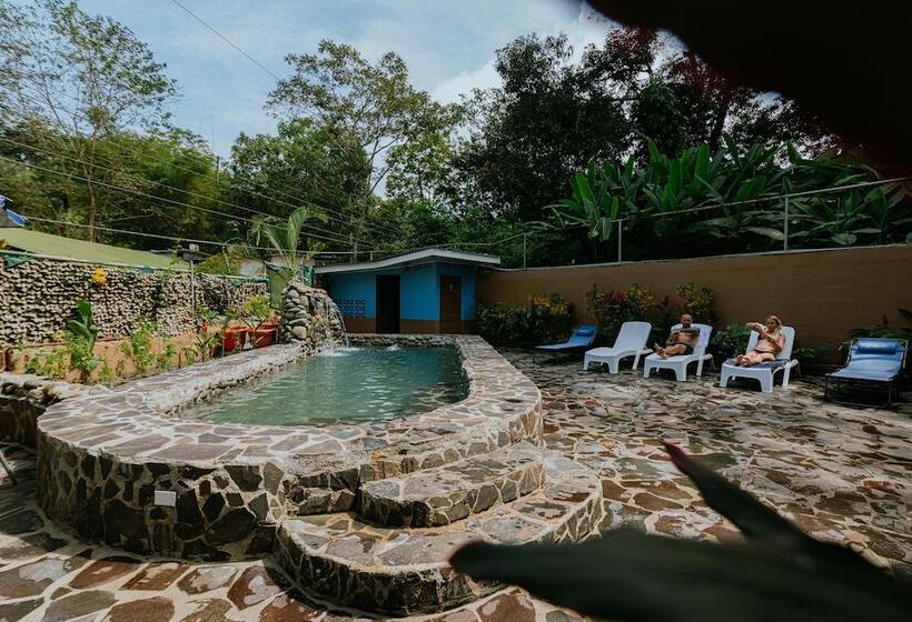 تختخواب و صبحانه Oasis Diverse Adult Retreat