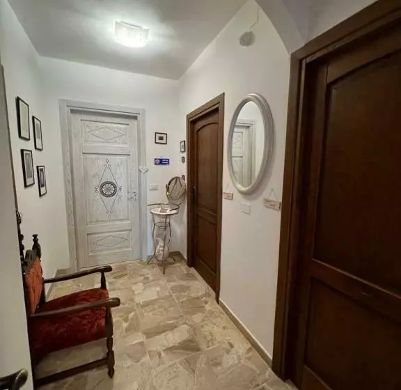 تختخواب و صبحانه The Arches House Iun F1092