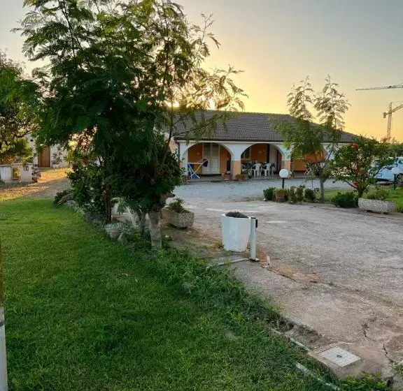 تختخواب و صبحانه The Arches House Iun F1092