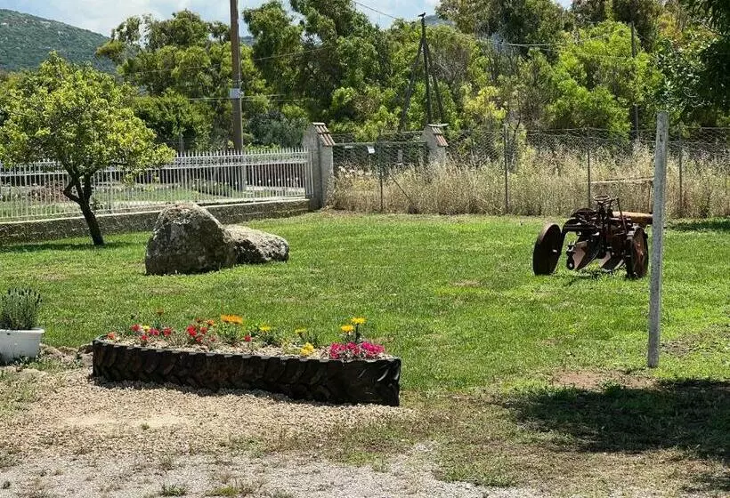 تختخواب و صبحانه The Arches House Iun F1092