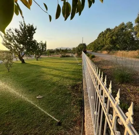 تختخواب و صبحانه The Arches House Iun F1092