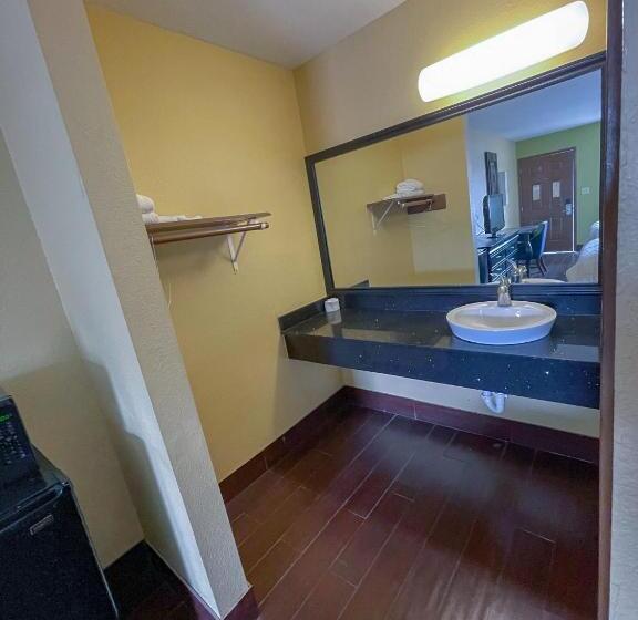 Szálloda Deluxe Inn & Suites