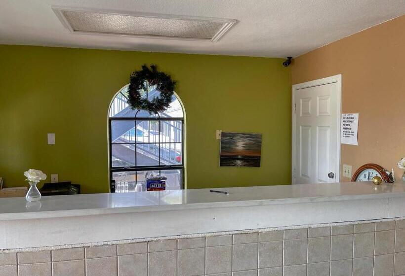 Szálloda Deluxe Inn & Suites