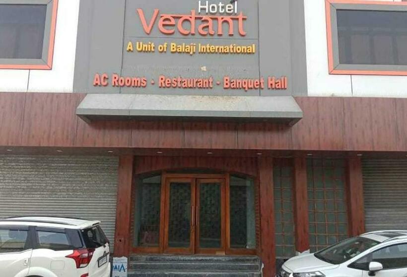 O Pop Hotel Vedant