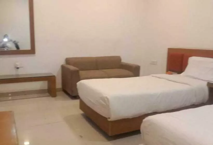 O Pop Hotel Vedant