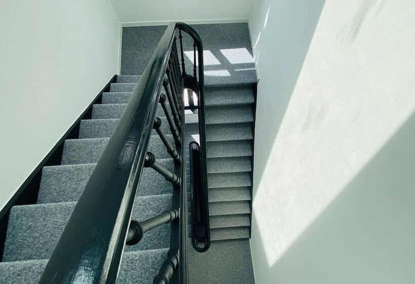 پانسیون Bed Cauchy