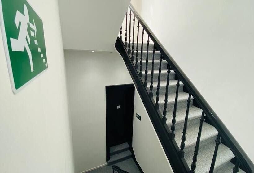 پانسیون Bed Cauchy