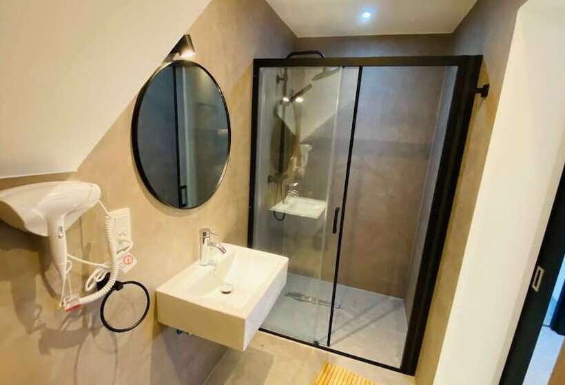 پانسیون Bed Cauchy