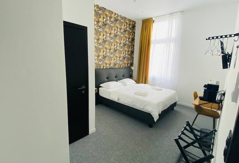 پانسیون Bed Cauchy