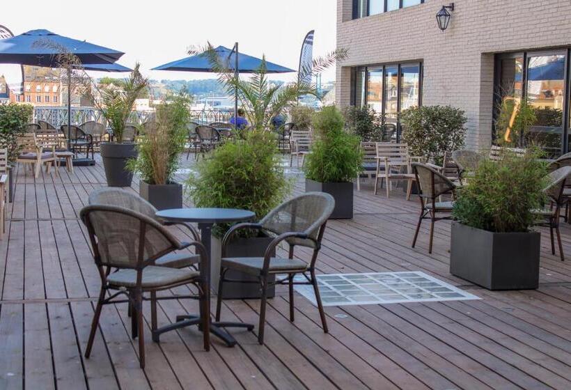 هتل La Tour Aux Crabes Près De La Plage