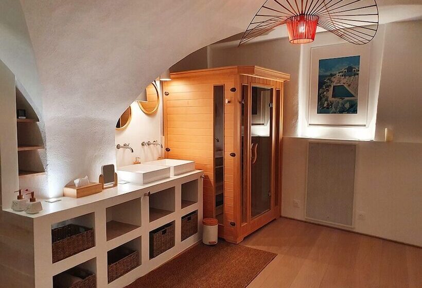 تختخواب و صبحانه Suite 6