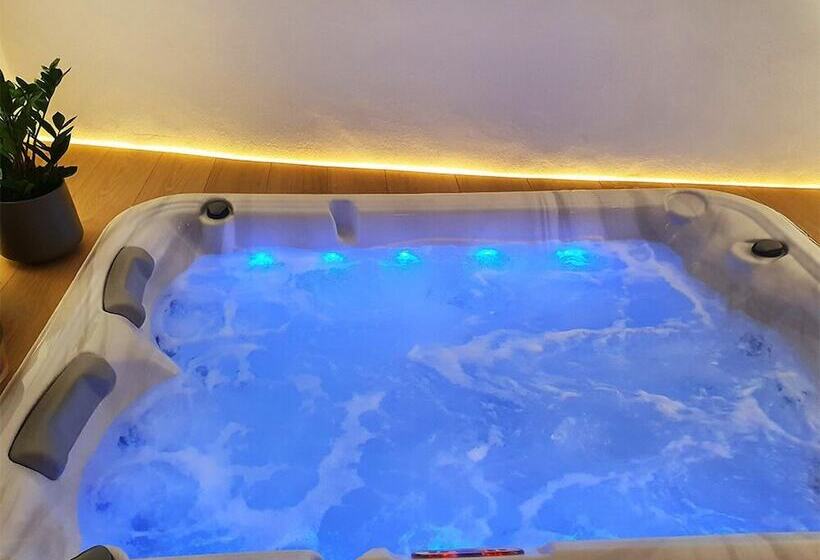 تختخواب و صبحانه Suite 6