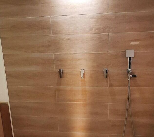 تختخواب و صبحانه Suite 6