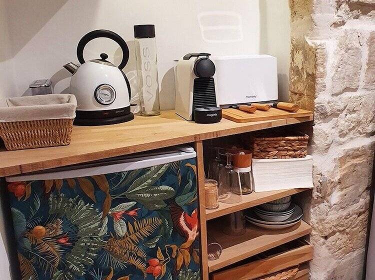 تختخواب و صبحانه Suite 6