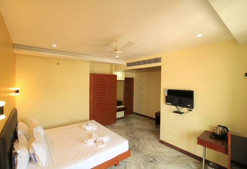 هتل Pondy Southern Residency