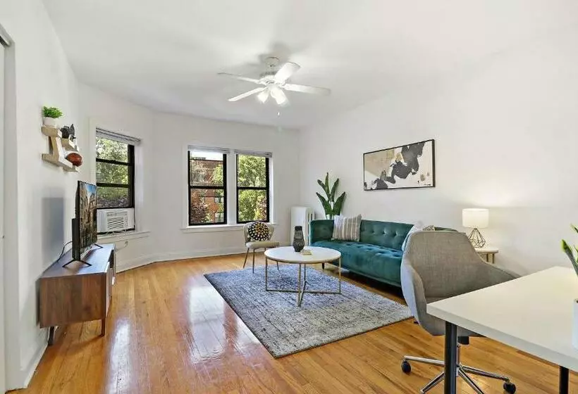 Darling 1br Lakeview Home Near Music Venues, Shops   Cornelia 2e