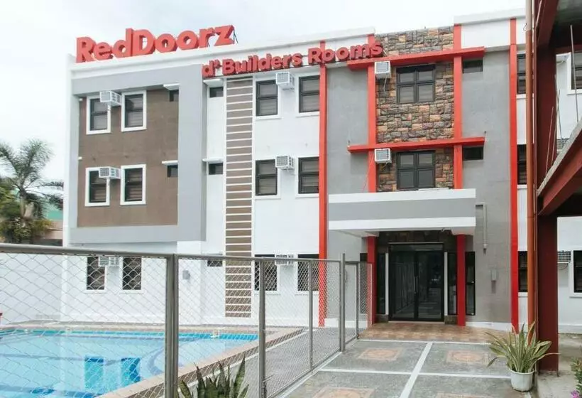 هتل Reddoorz Plus At Dbuilders Poblacion Bgc