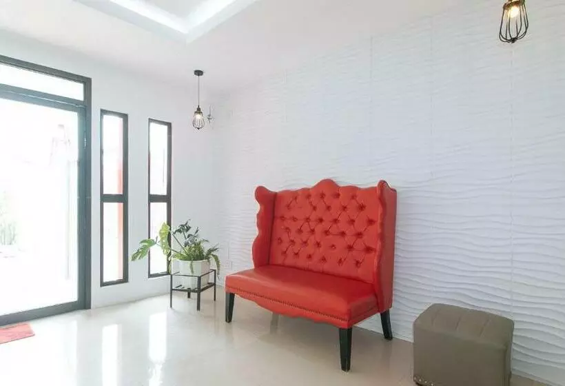هتل Reddoorz Plus At Dbuilders Poblacion Bgc