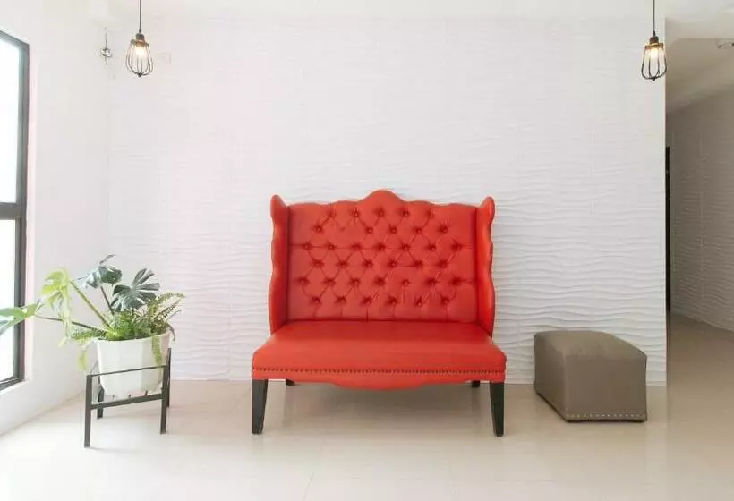 هتل Reddoorz Plus At Dbuilders Poblacion Bgc