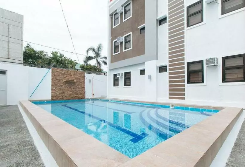 هتل Reddoorz Plus At Dbuilders Poblacion Bgc
