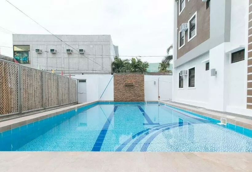 هتل Reddoorz Plus At Dbuilders Poblacion Bgc