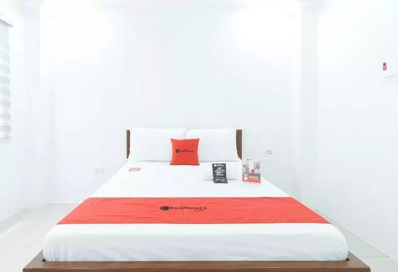 هتل Reddoorz Plus At Dbuilders Poblacion Bgc