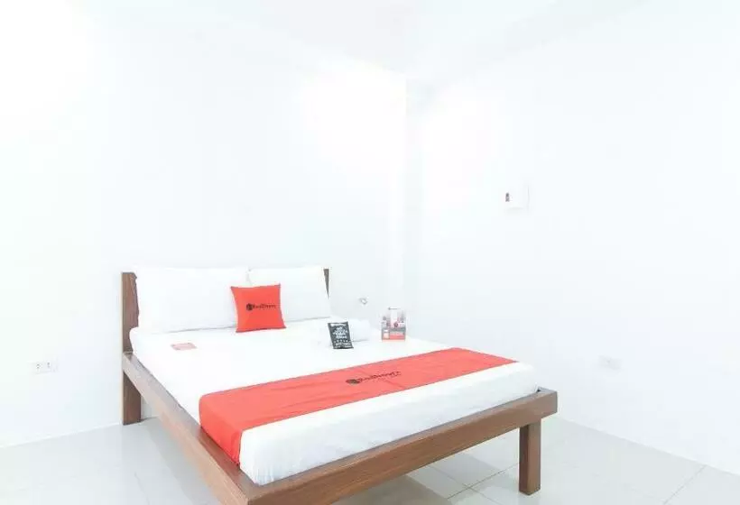 هتل Reddoorz Plus At Dbuilders Poblacion Bgc