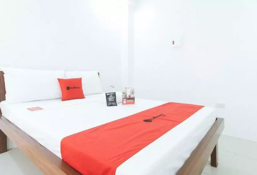 هتل Reddoorz Plus At Dbuilders Poblacion Bgc