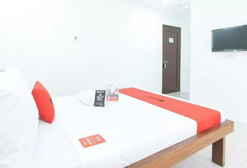 هتل Reddoorz Plus At Dbuilders Poblacion Bgc