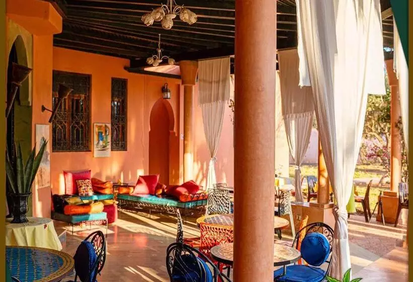 Majatalo Las Palmeras Guest House