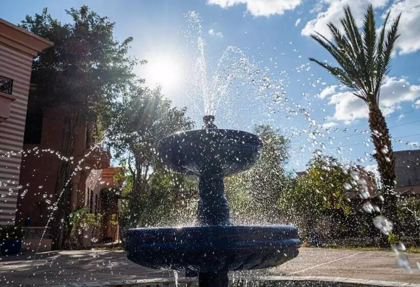 Majatalo Las Palmeras Guest House