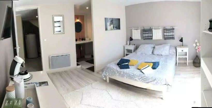 ペンション Chambre D Hôtes Indépendante Dans Village Médiéval