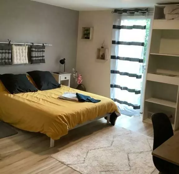 ペンション Chambre D Hôtes Indépendante Dans Village Médiéval