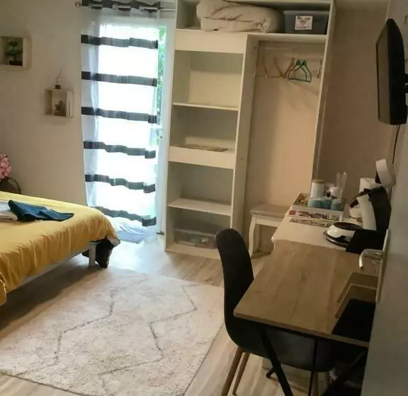 ペンション Chambre D Hôtes Indépendante Dans Village Médiéval