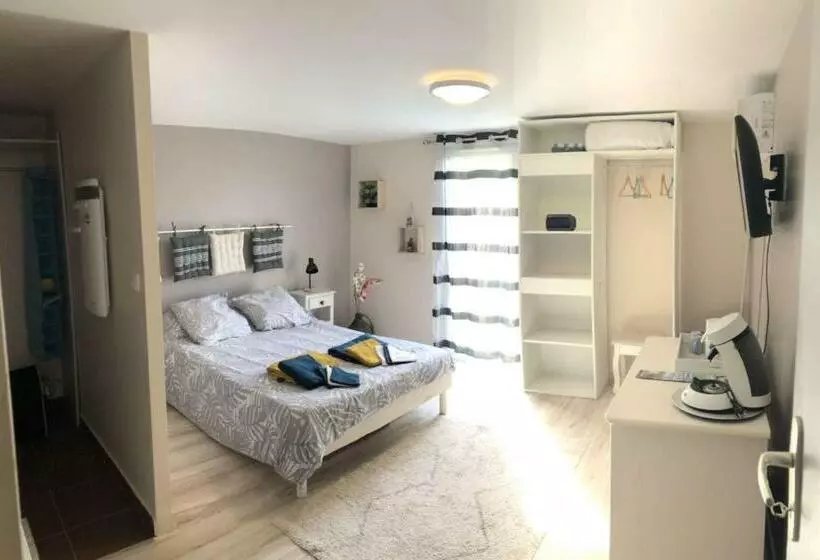 ペンション Chambre D Hôtes Indépendante Dans Village Médiéval