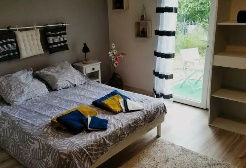 ペンション Chambre D Hôtes Indépendante Dans Village Médiéval