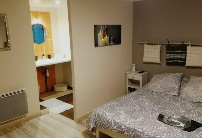 ペンション Chambre D Hôtes Indépendante Dans Village Médiéval