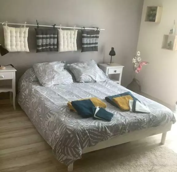 ペンション Chambre D Hôtes Indépendante Dans Village Médiéval