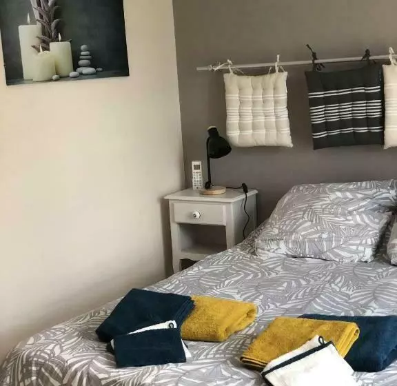 ペンション Chambre D Hôtes Indépendante Dans Village Médiéval